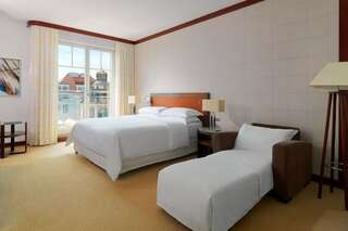 Отель Sheraton Sopot Hotel Сопот Более просторный семейный номер с 1 кроватью размера «king-size» и диваном-кроватью-1